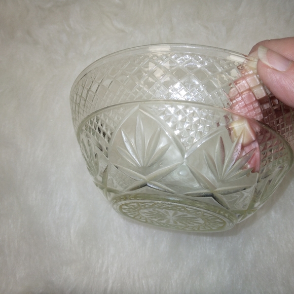 Vintage Pressed Glass Bowl - Picture 3 of 4